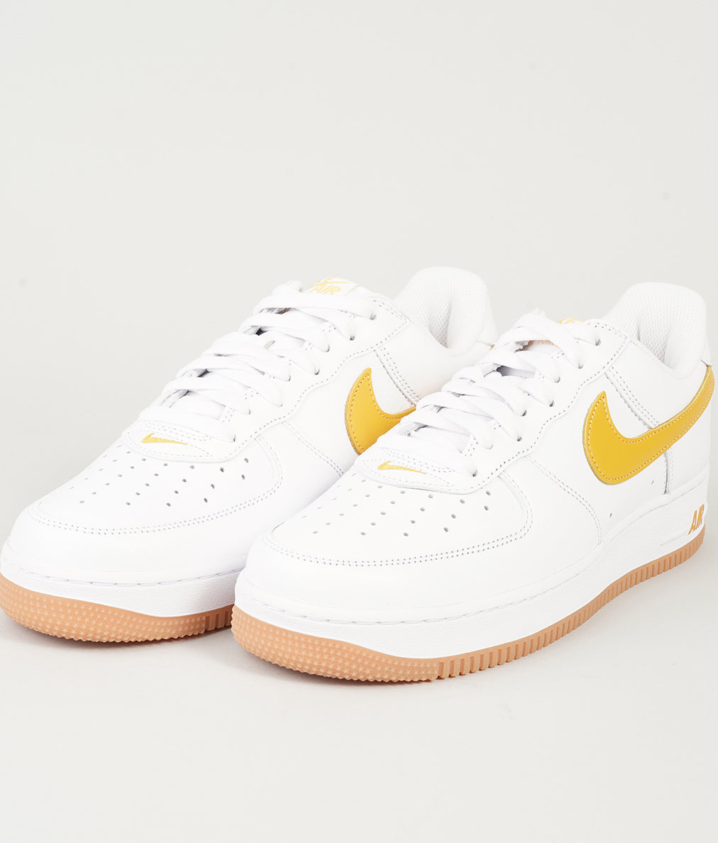 
                  
                    NIKE AIR FORCE 1
                  
                