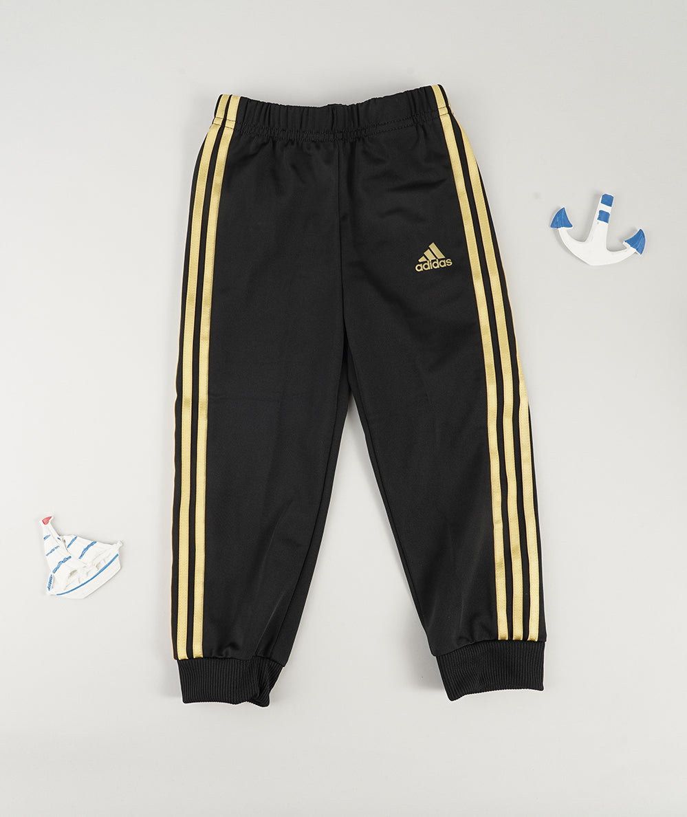 
                  
                    ADIDAS ESSENTIALS
                  
                