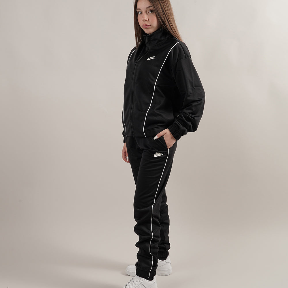 
                  
                    NIKE Tuta da Donna Fitted Sportswear
                  
                