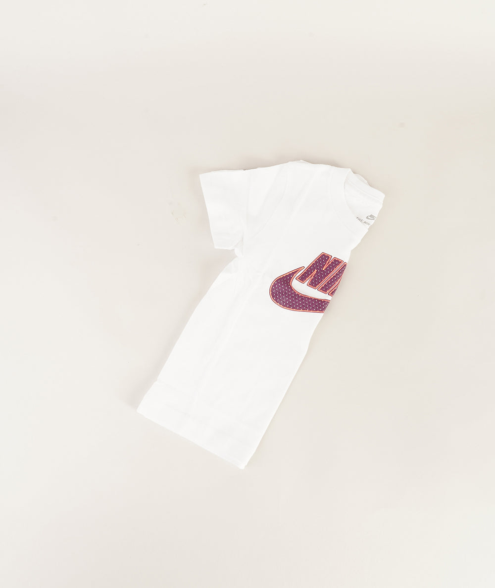 
                  
                    NIKE T-SHIRT BASIC
                  
                