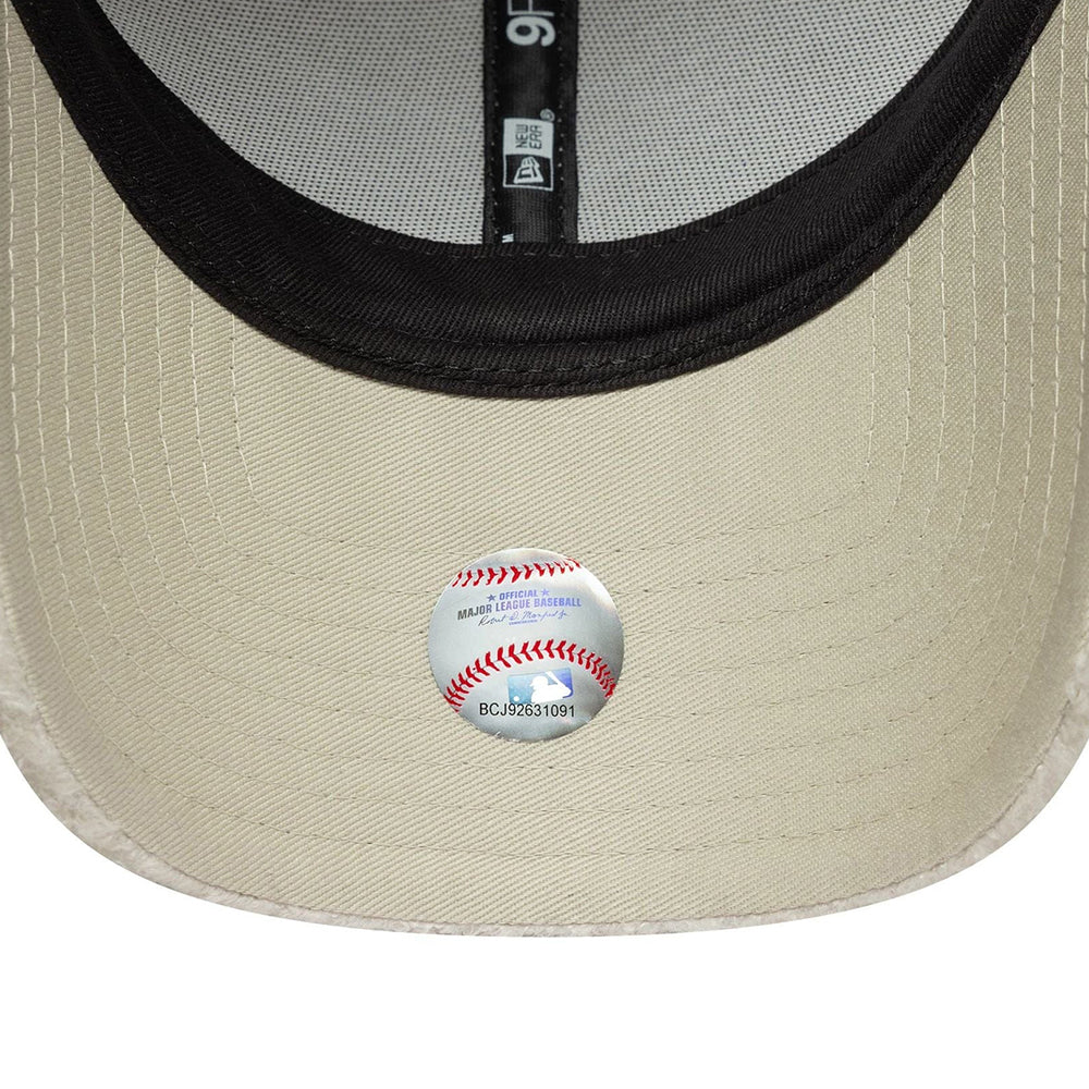 
                  
                    NEW ERA BERRETTO TEDDY
                  
                