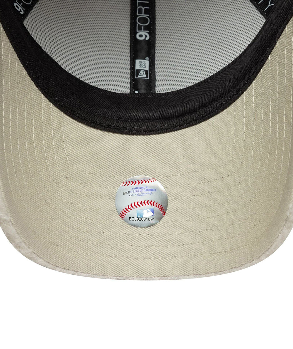 
                  
                    NEW ERA BERRETTO TEDDY
                  
                