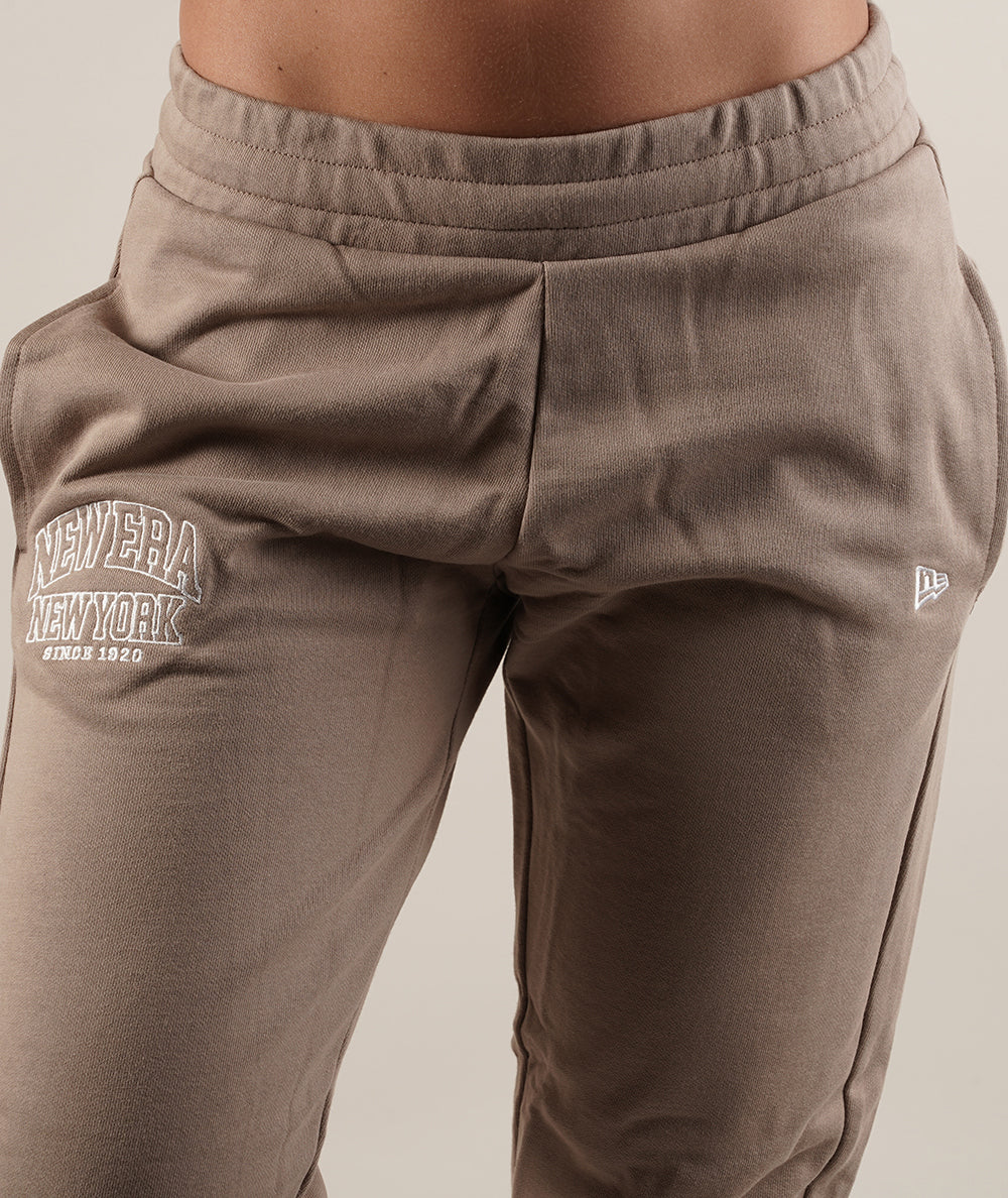 
                  
                    NEW ERA JOGGERS
                  
                