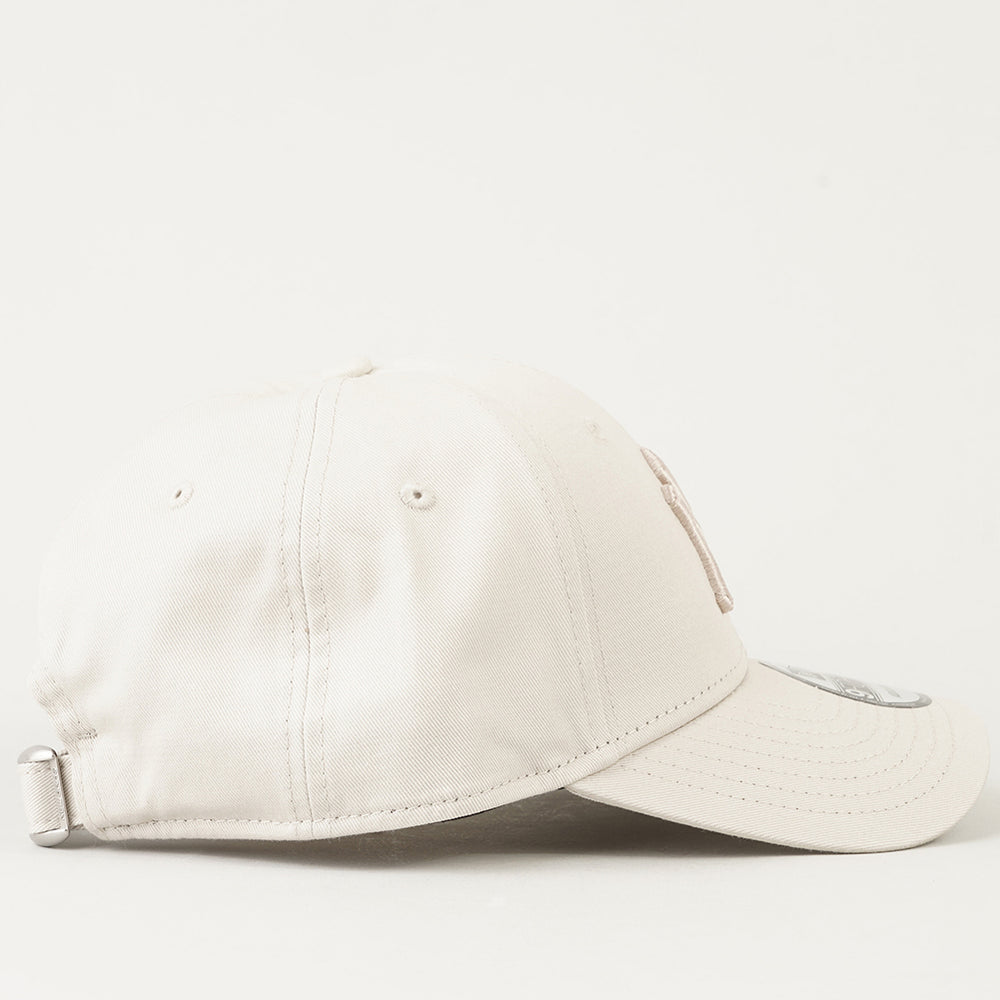
                  
                    NEW ERA BERRETTO
                  
                