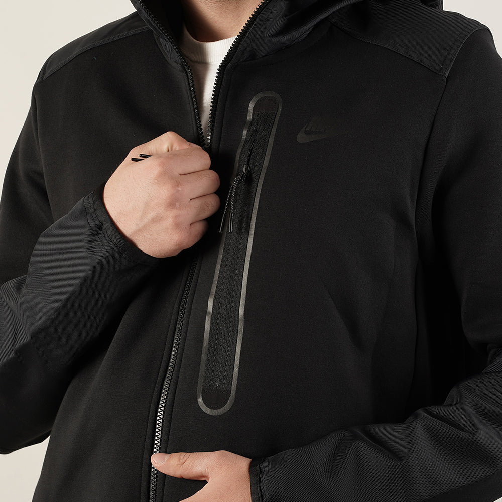 
                  
                    NIKE FELPE TECH FLEECE
                  
                