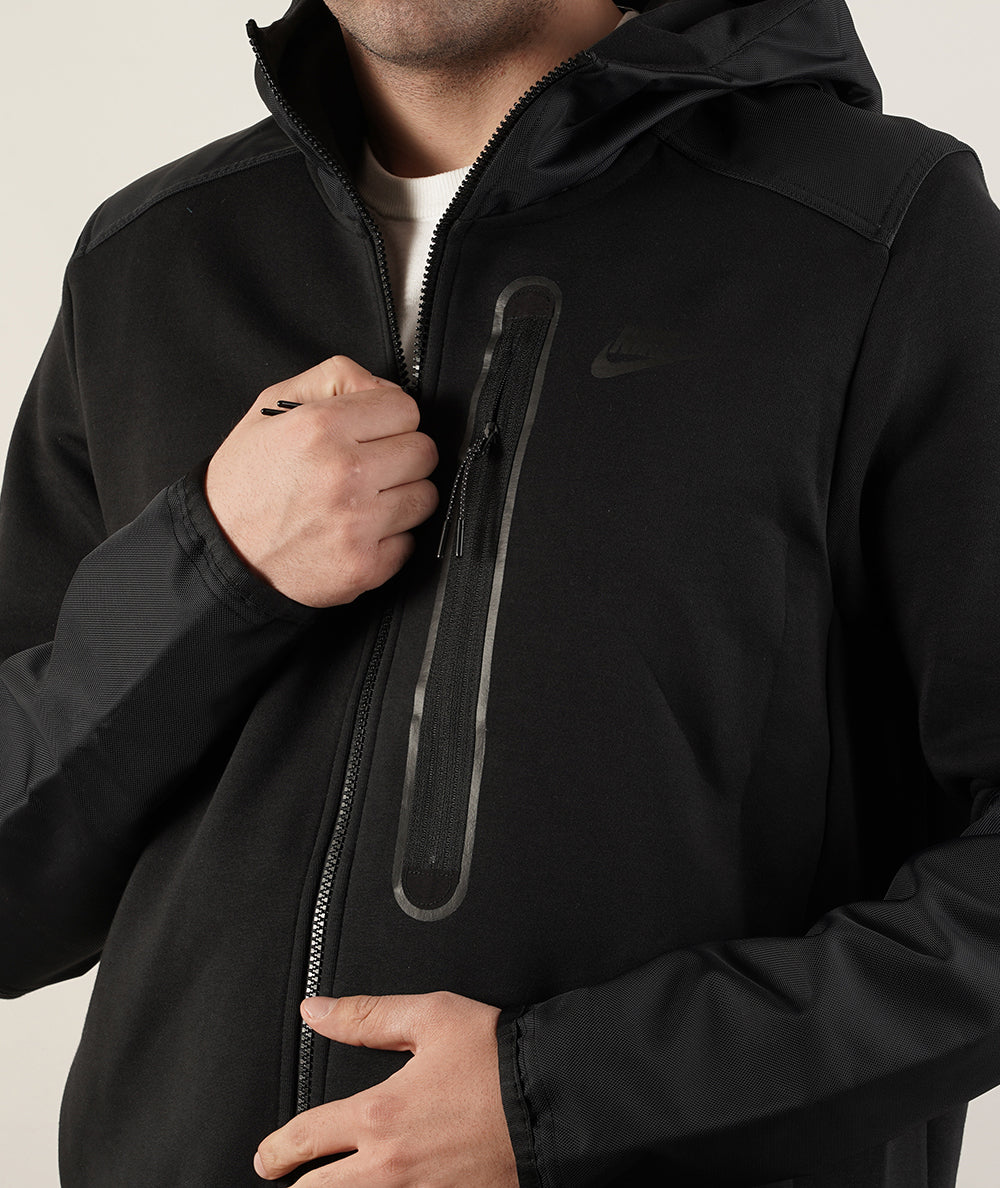 
                  
                    NIKE FELPE TECH FLEECE
                  
                