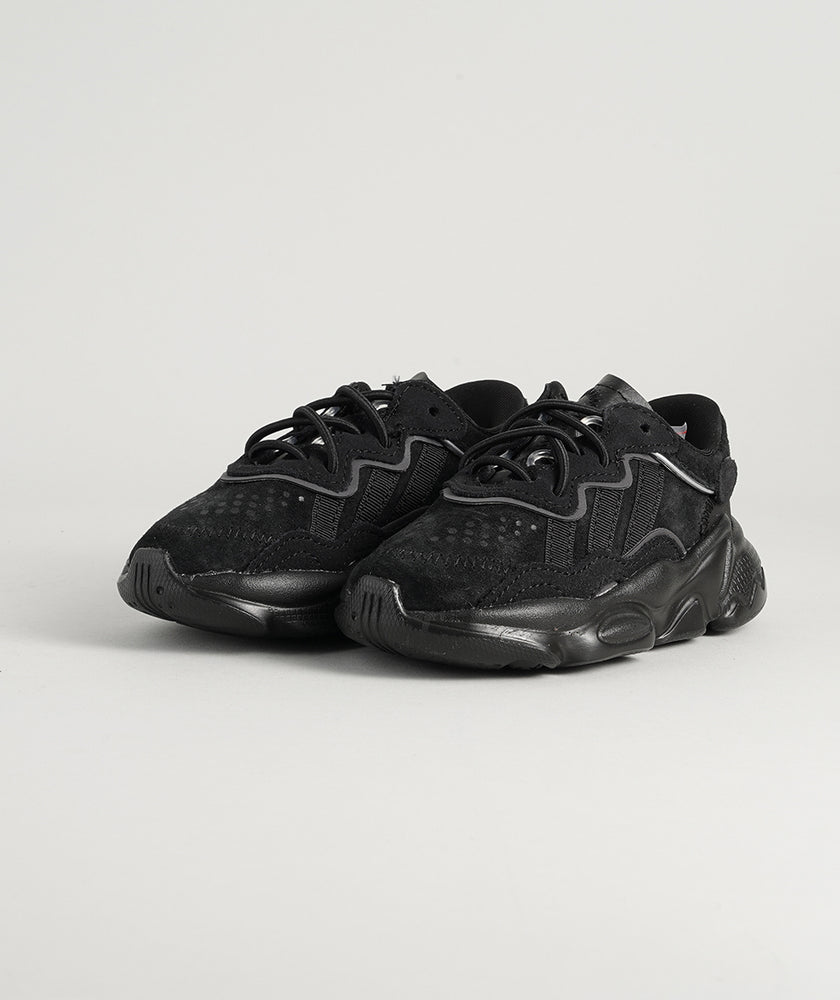 
                  
                    ADIDAS OZWEEGO
                  
                