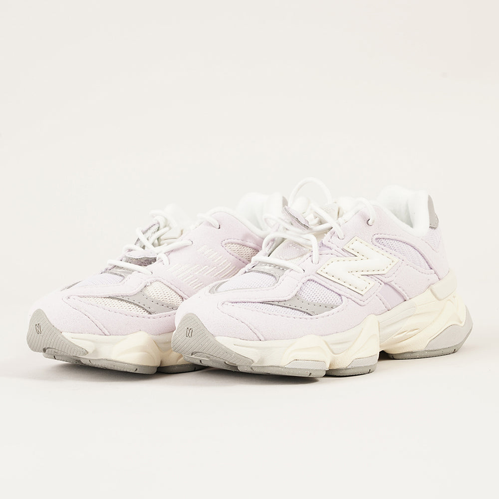 
                  
                    NEW BALANCE 9060
                  
                