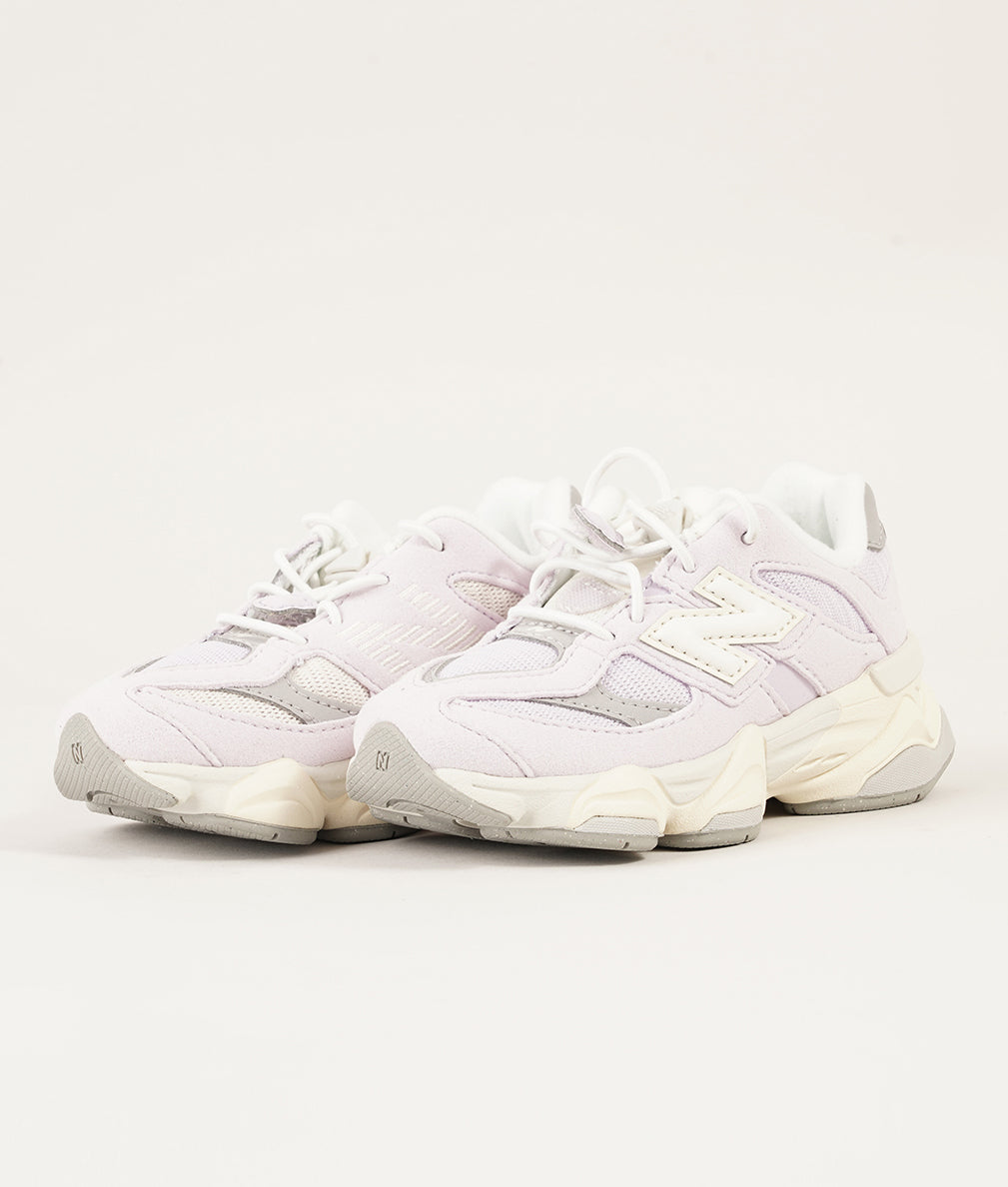 
                  
                    NEW BALANCE 9060
                  
                