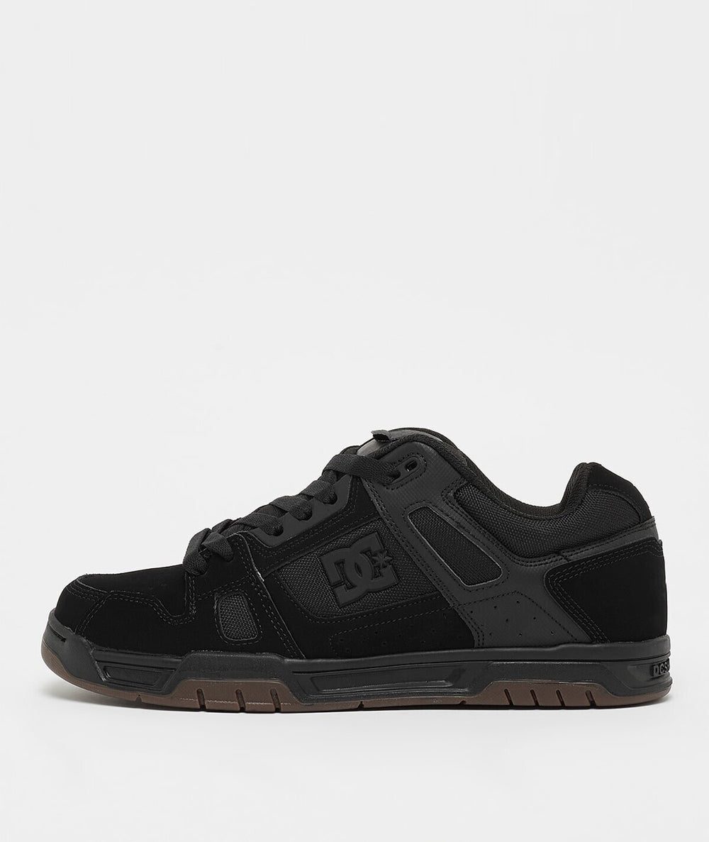 
                  
                    DCSHOECOUSA COURT GRAFFIK
                  
                