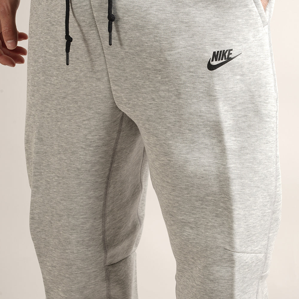 
                  
                    NIKE TECH FLEECE
                  
                