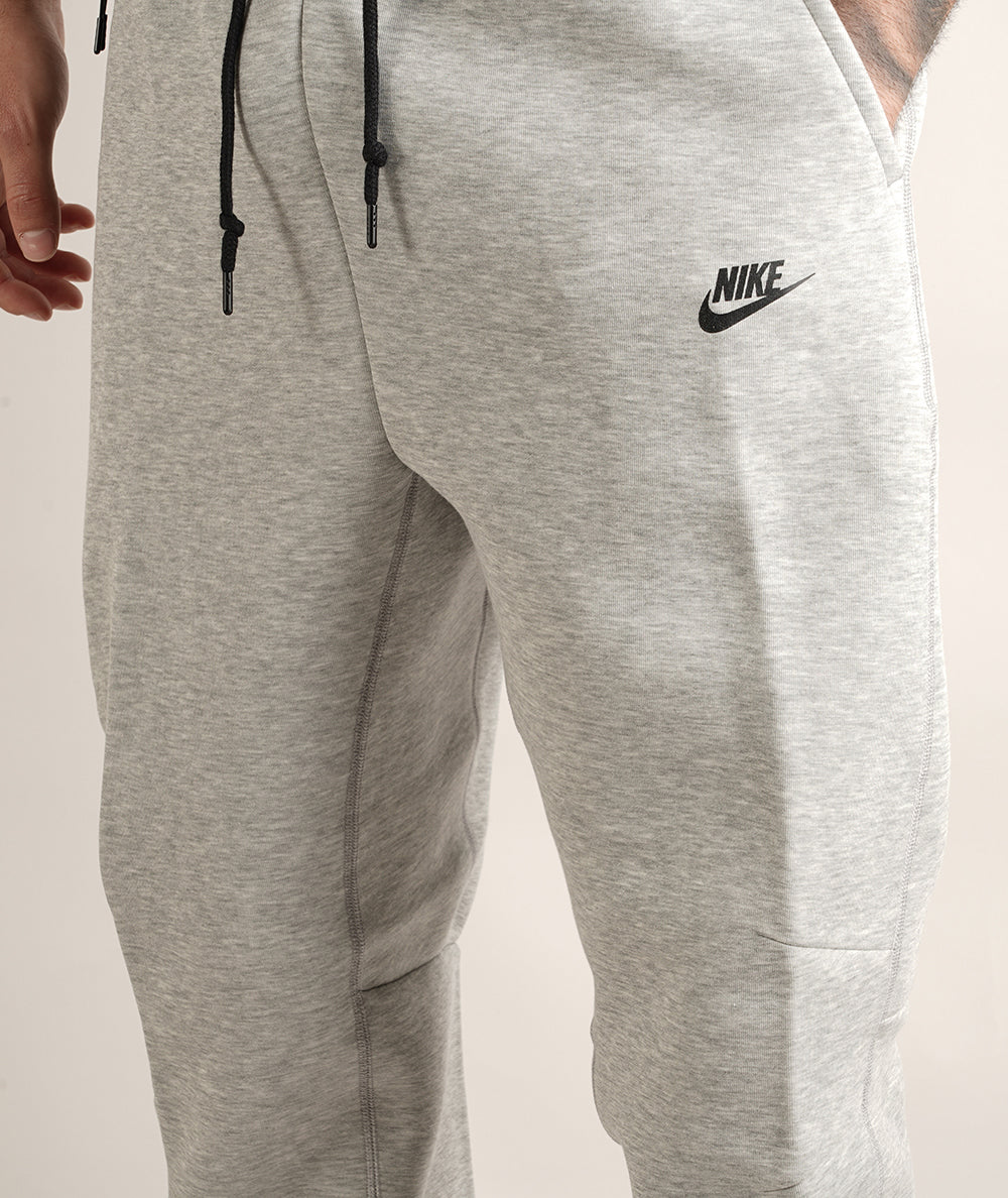 
                  
                    NIKE TECH FLEECE
                  
                