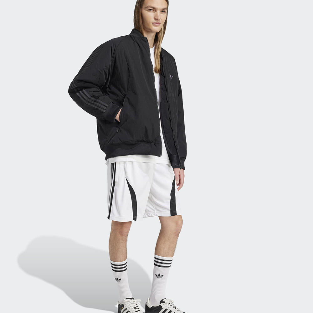 
                  
                    ADIDAS TEAMGEIST
                  
                
