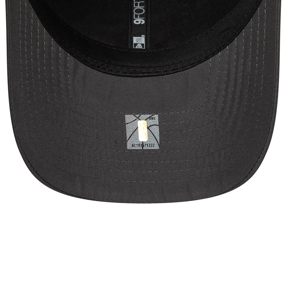 
                  
                    NEW ERA PIN 9FORTY
                  
                