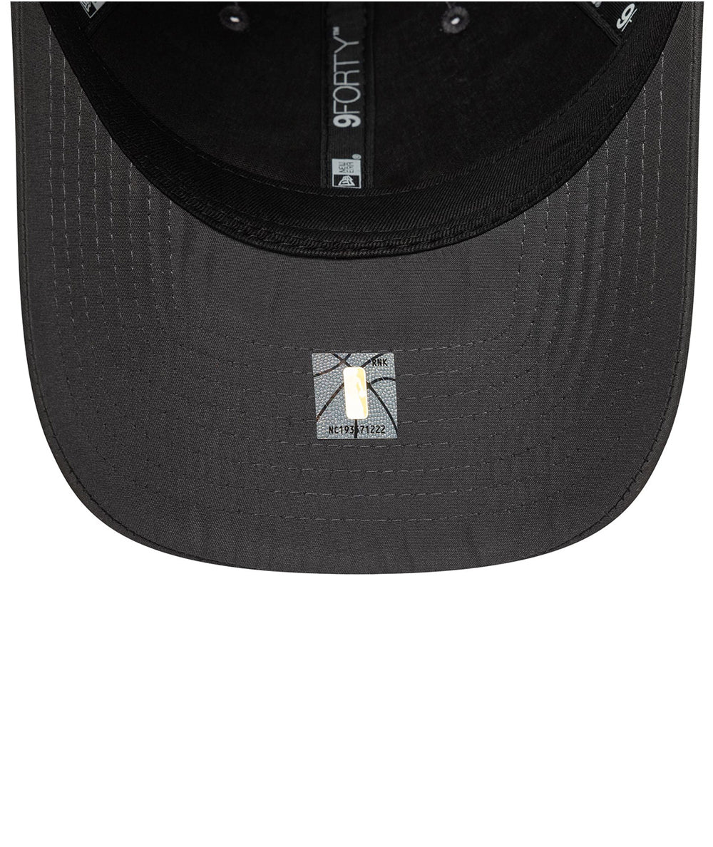 
                  
                    NEW ERA PIN 9FORTY
                  
                