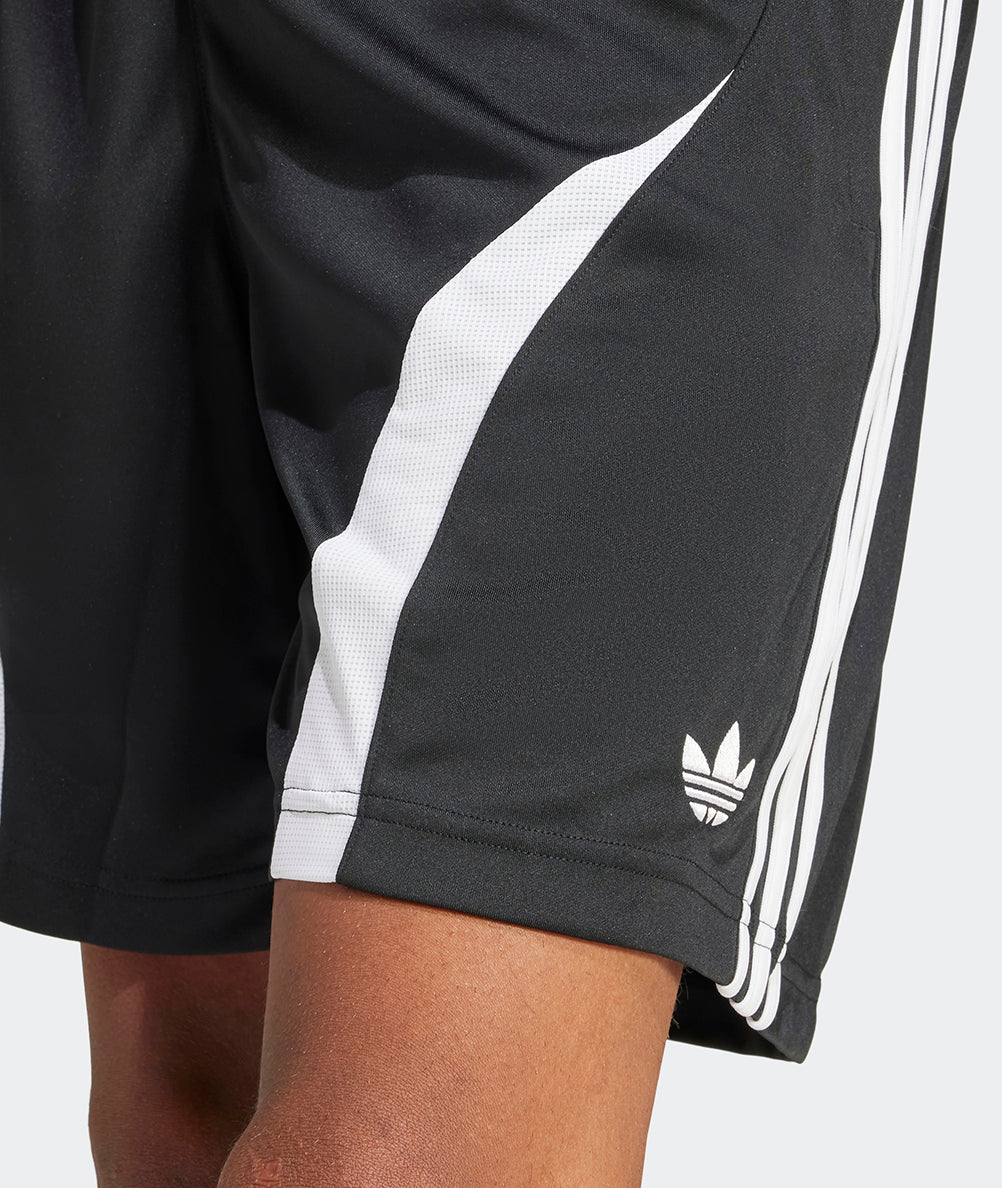 
                  
                    ADIDAS TEAMGEIST
                  
                