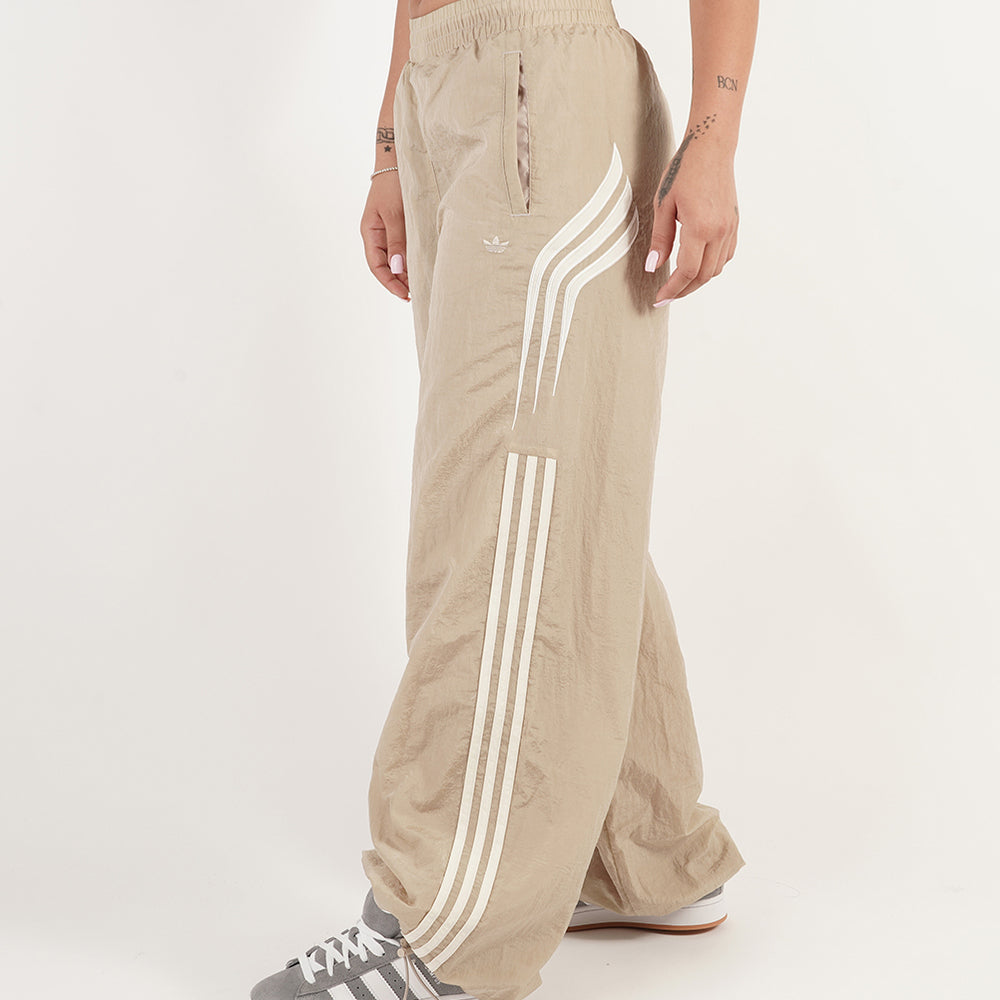 
                  
                    ADIDAS ATLANTA TP
                  
                