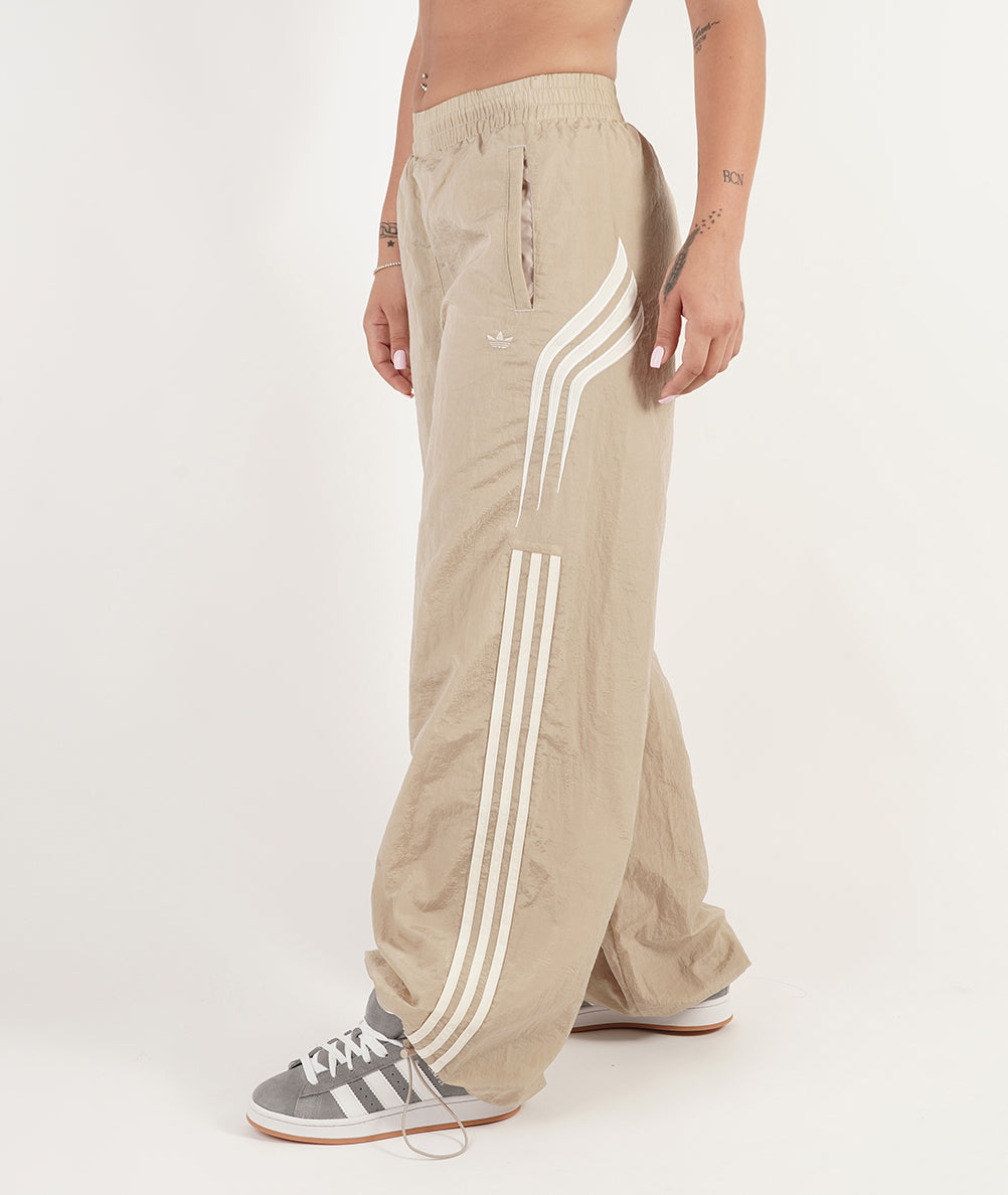 
                  
                    ADIDAS ATLANTA TP
                  
                