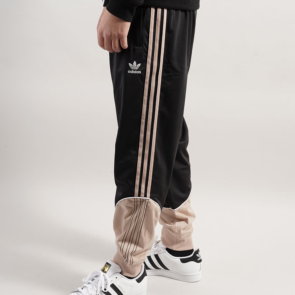 
                  
                    ADIDAS TRACK PANTS TRICOT SST
                  
                