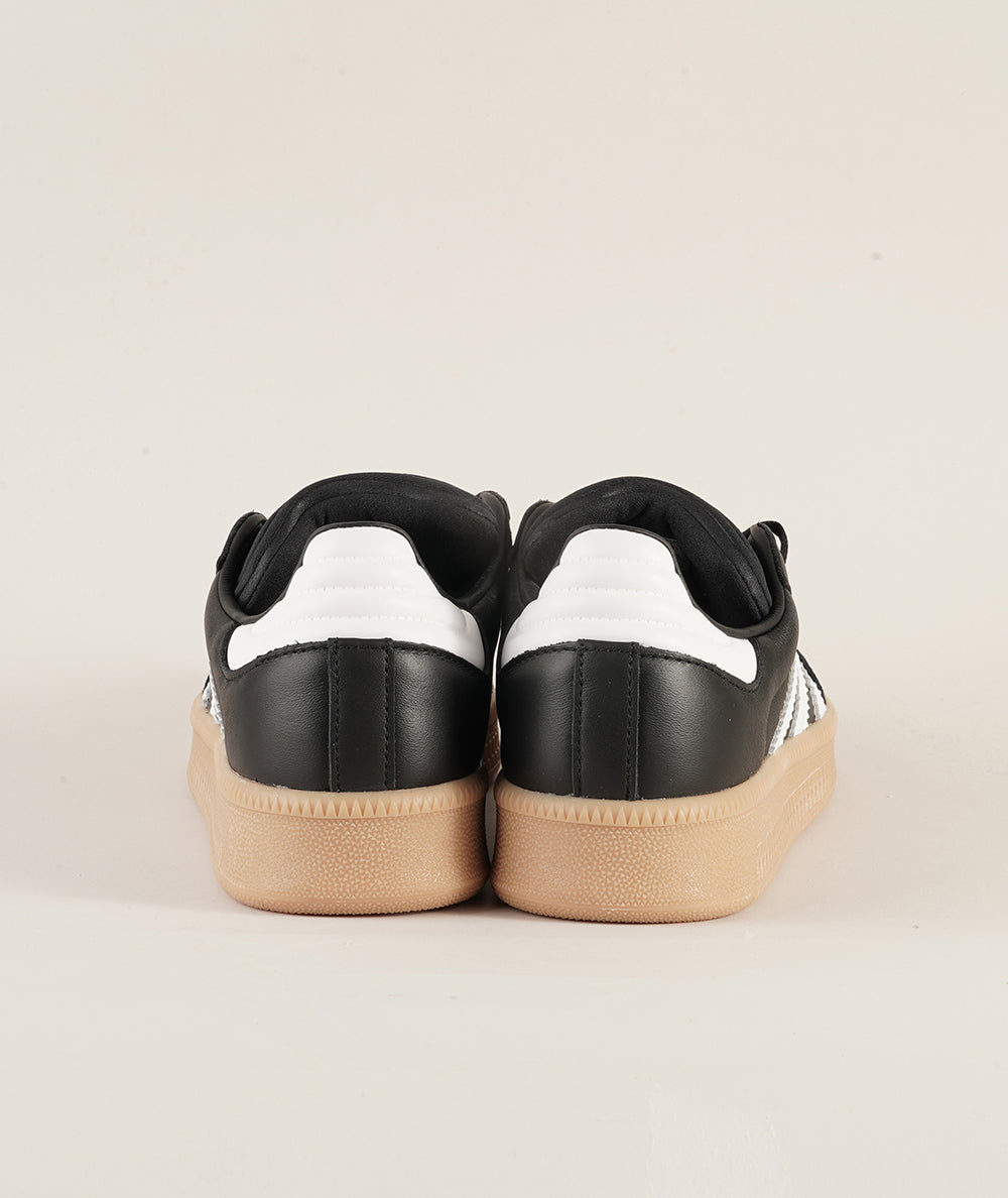 
                  
                    ADIDAS SAMBA XLG
                  
                