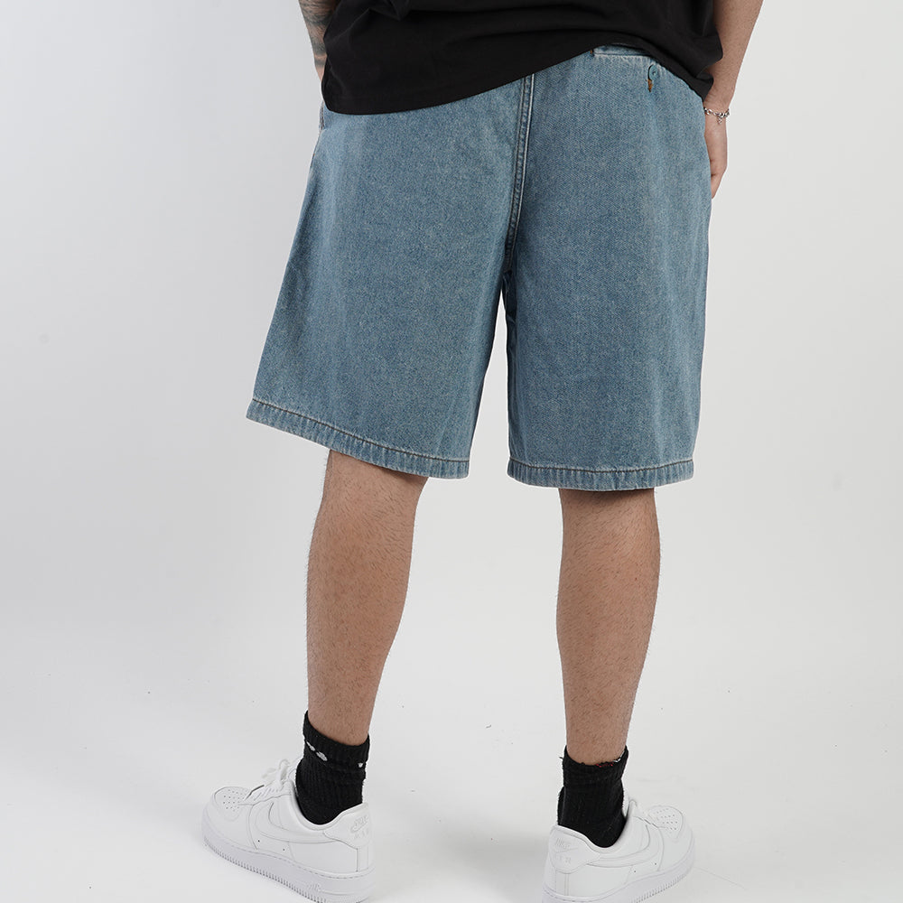 
                  
                    VANS AUTHENTIC CHINO
                  
                