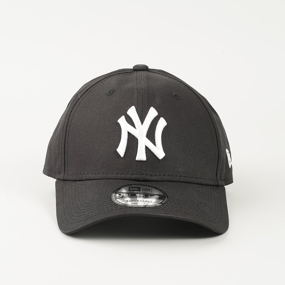 
                  
                    NEW ERA BERRETTO
                  
                