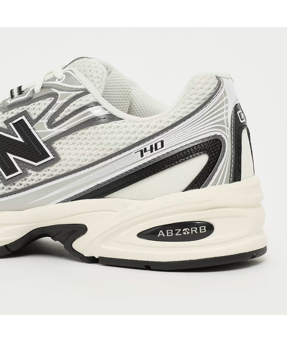 
                  
                    NEW BALANCE 740
                  
                