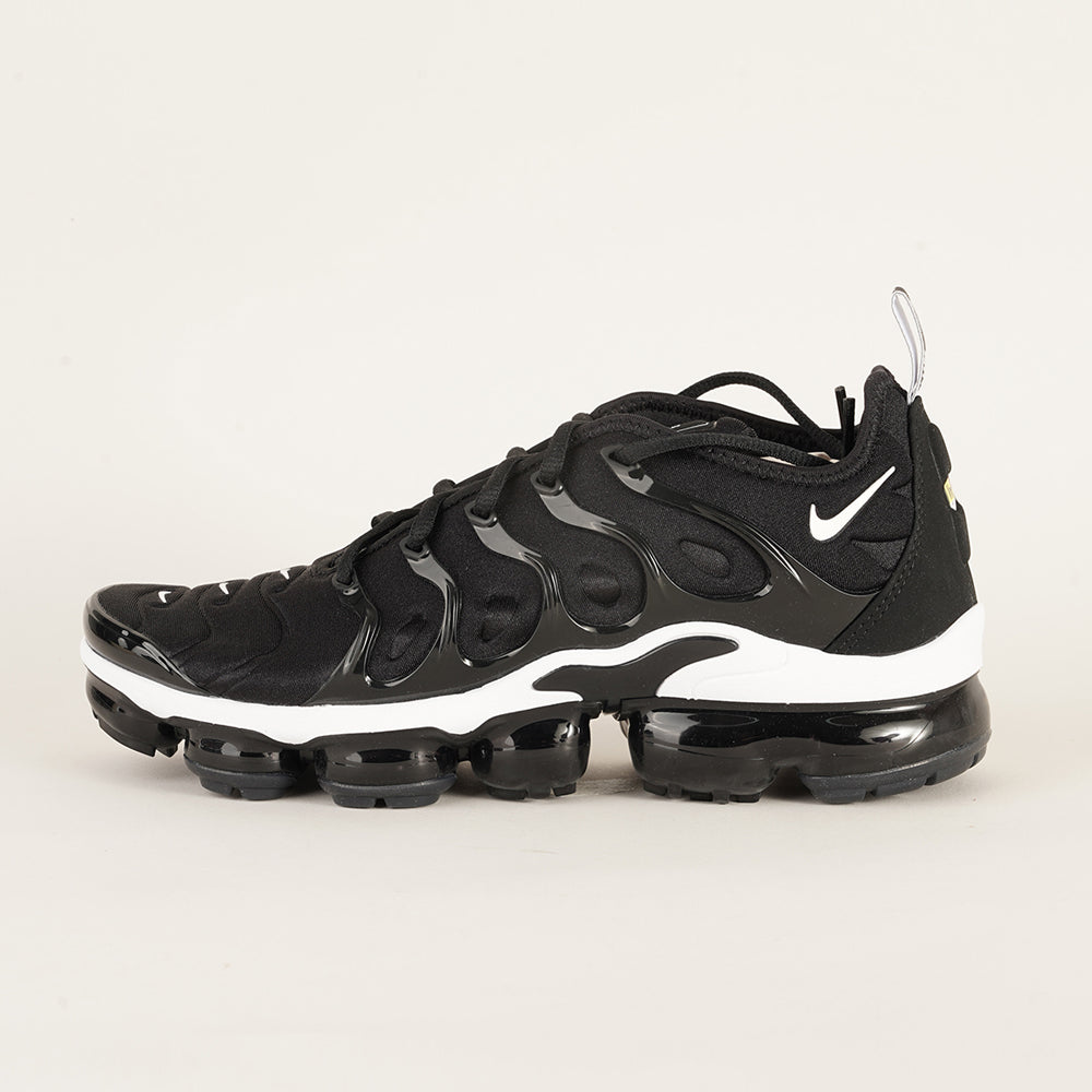 
                  
                    NIKE AIR VAPORMAX PLUS
                  
                