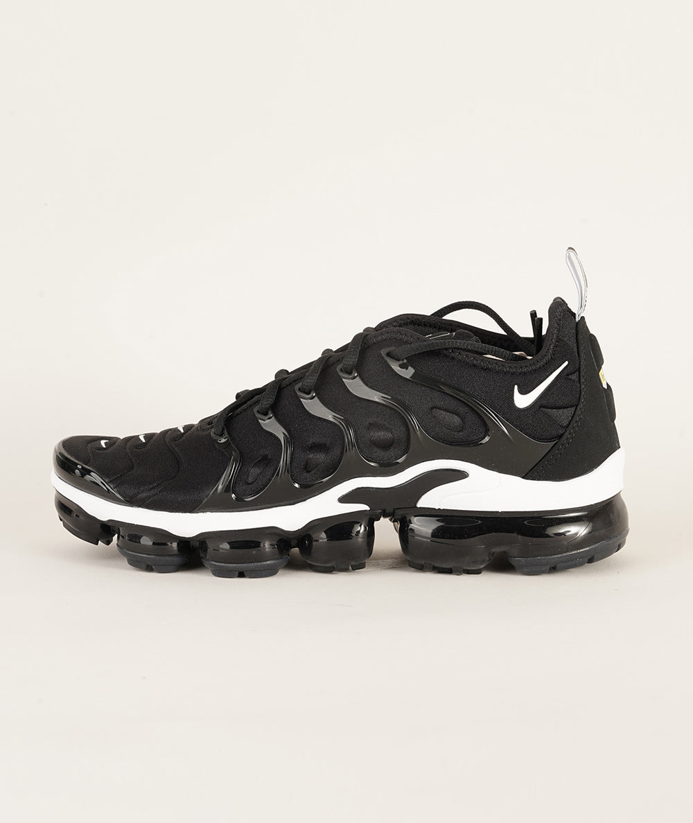 
                  
                    NIKE AIR VAPORMAX PLUS
                  
                