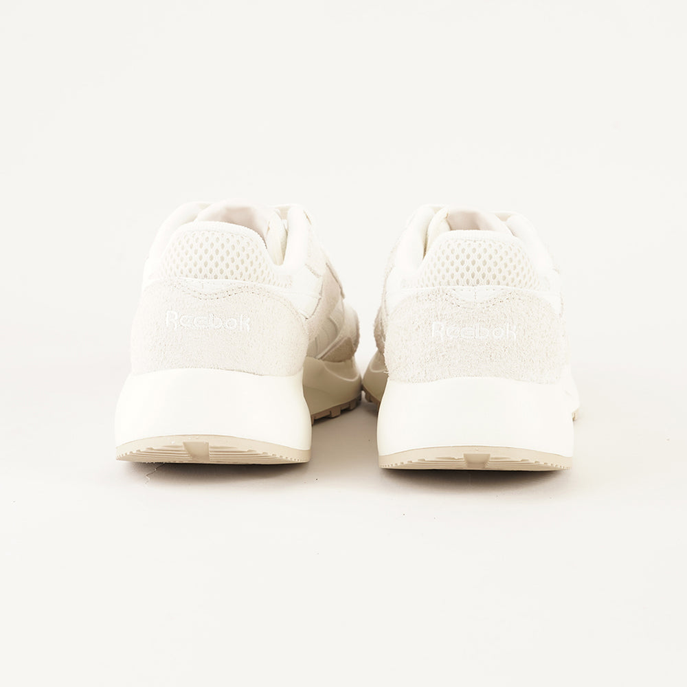 
                  
                    REEBOK CLASSIC LEATHER
                  
                