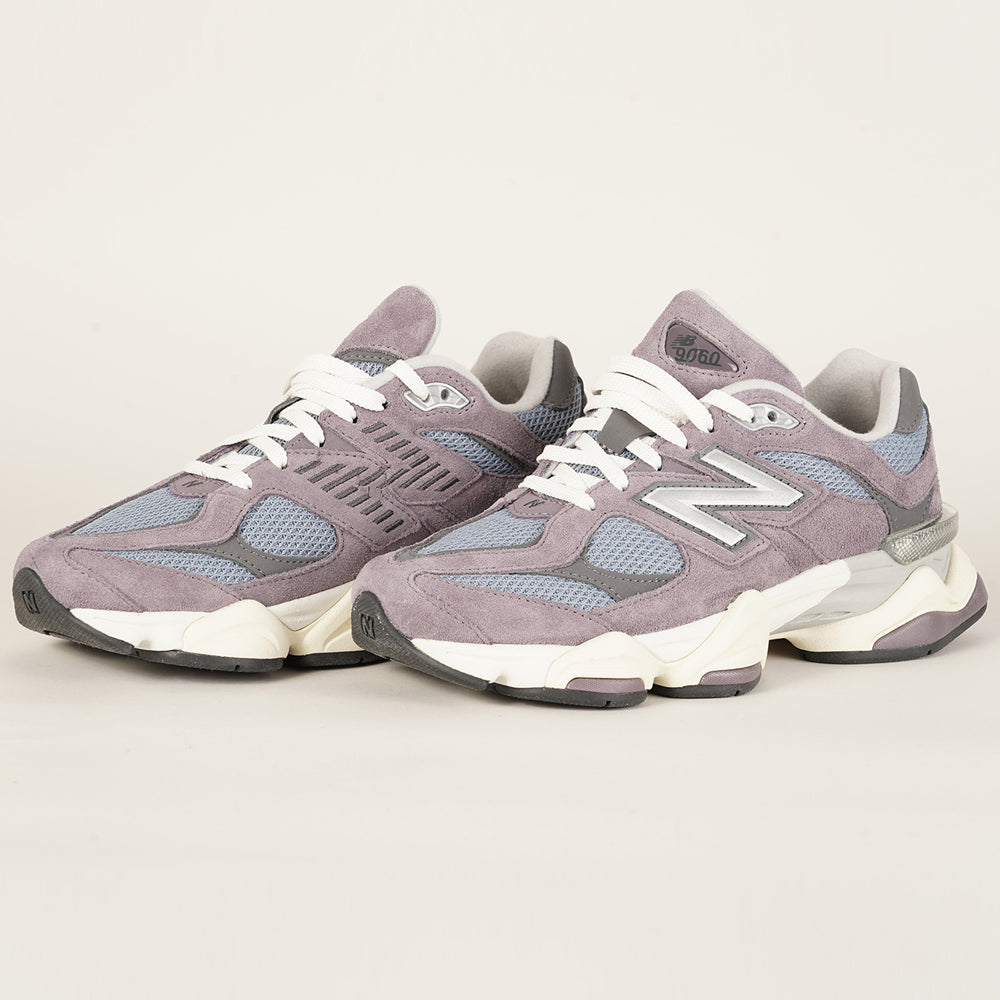 
                  
                    NEW BALANCE 9060
                  
                