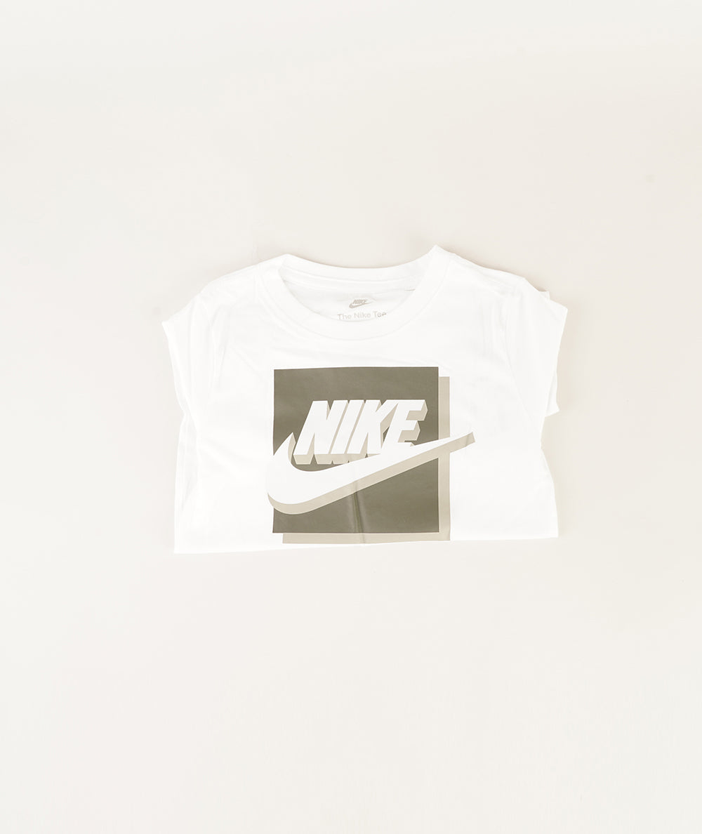 
                  
                    NIKE T-SHIRT BASIC
                  
                