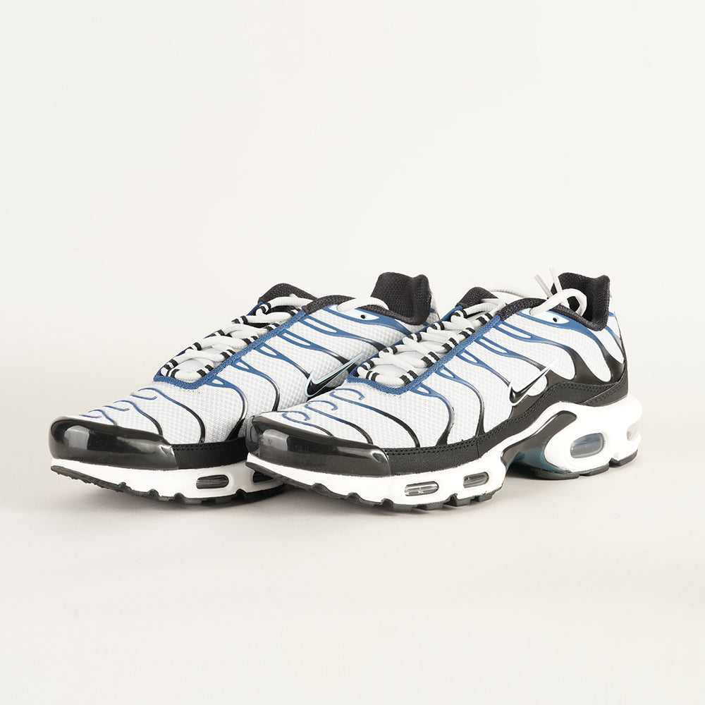 
                  
                    NIKE AIR MAX PLUS
                  
                