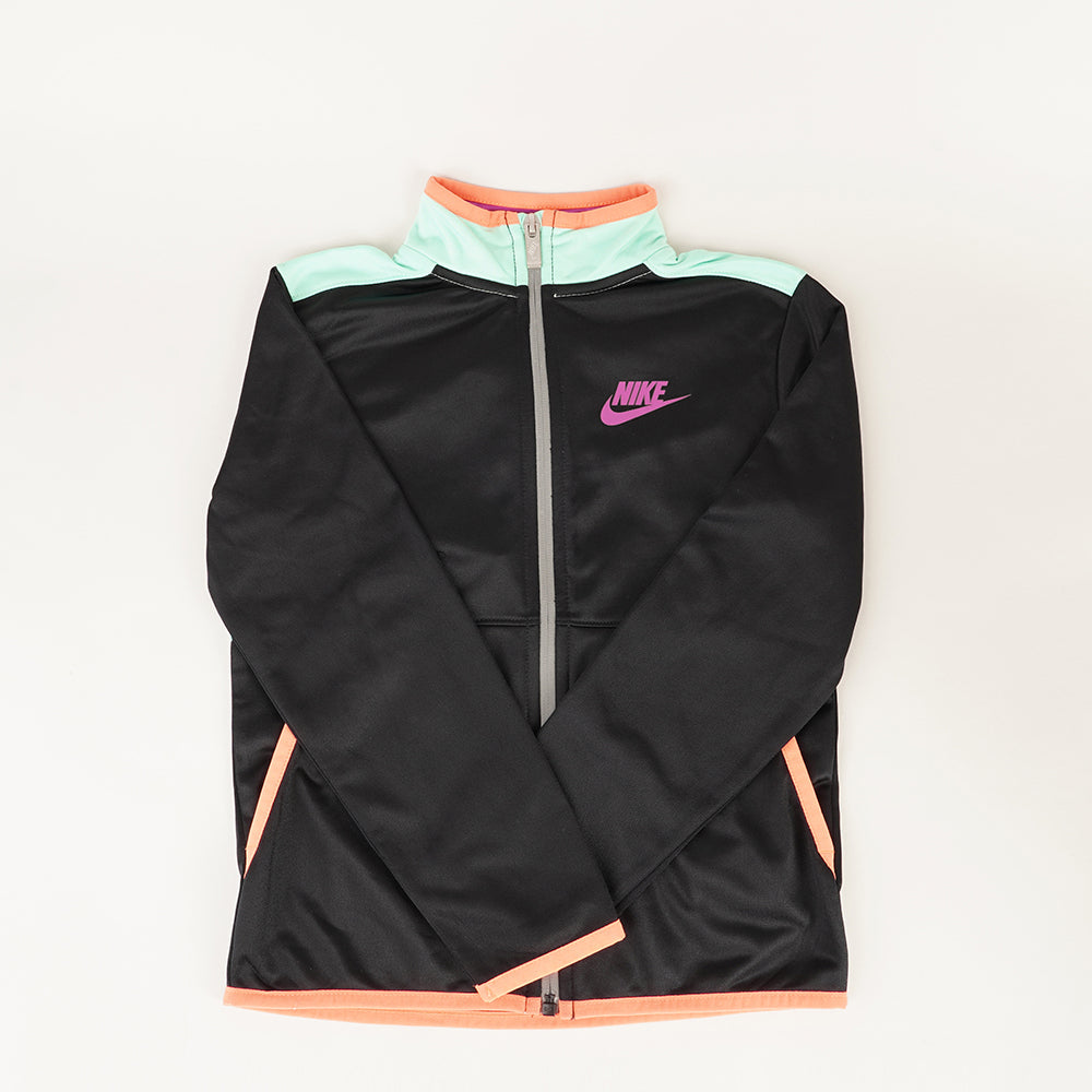 
                  
                    NIKE Sportswear
                  
                