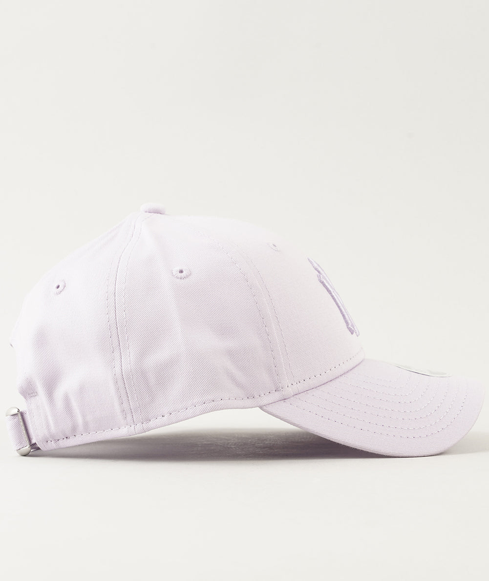 
                  
                    NEW ERA BERRETTO
                  
                