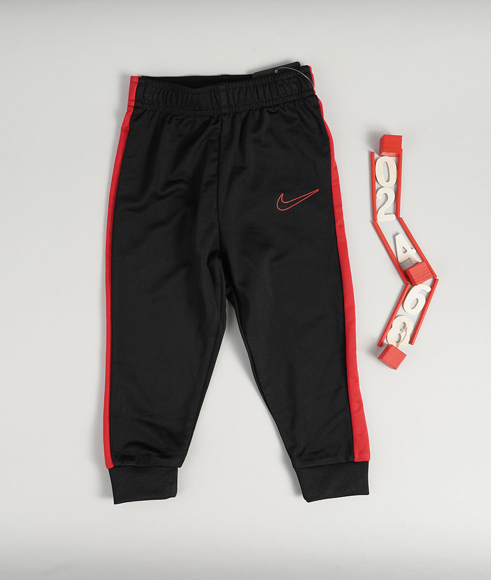 
                  
                    NIKE TUTA COMPLETA
                  
                