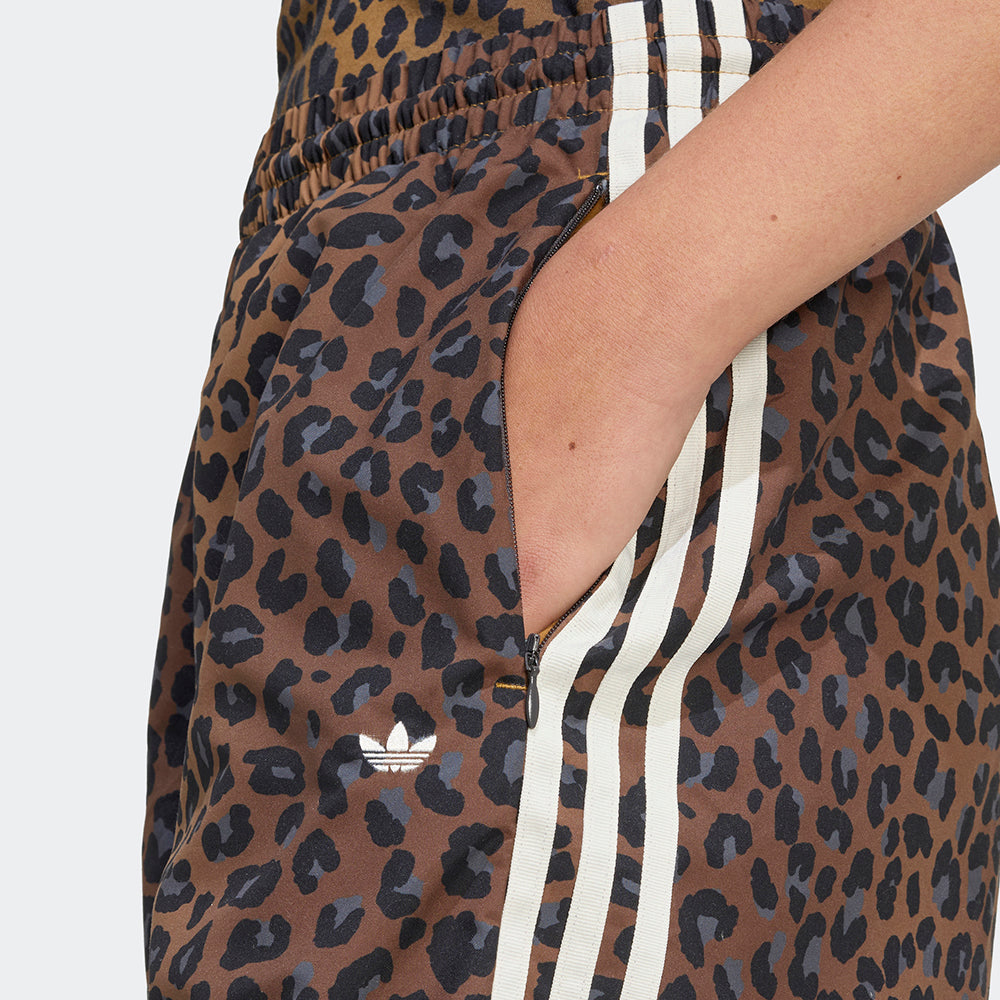 
                  
                    ADIDAS Track pants Leopard Firebird Oversized
                  
                