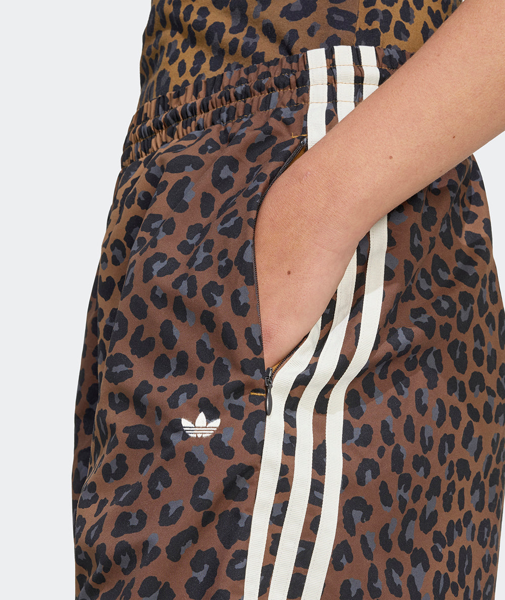 
                  
                    ADIDAS Track pants Leopard Firebird Oversized
                  
                
