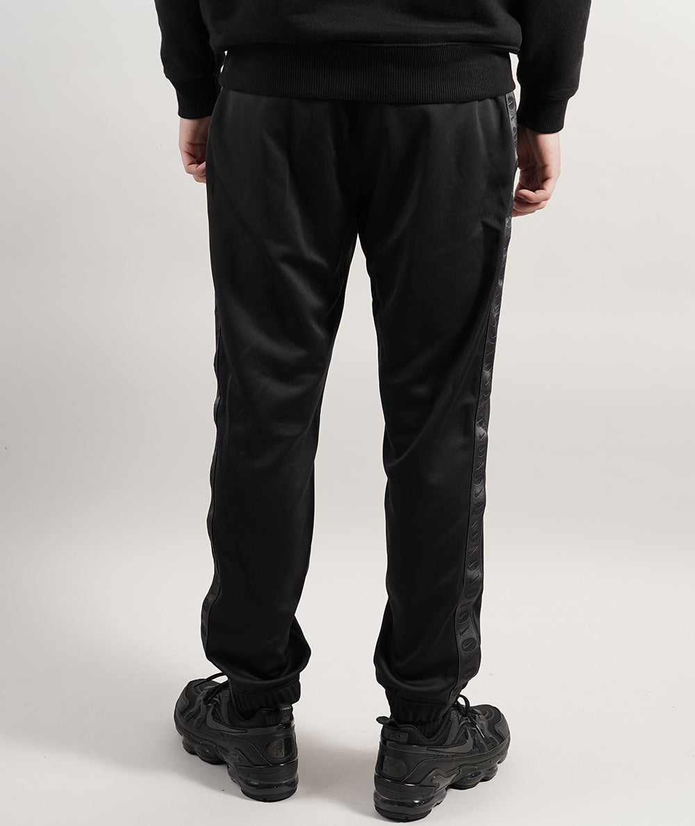 
                  
                    NIKE SPORTWEAR SWOOSH LEAGUE
                  
                