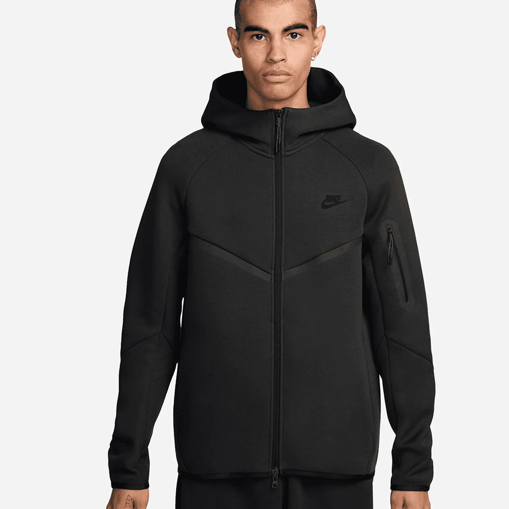
                  
                    NIKE FELPE TECH FLEECE
                  
                