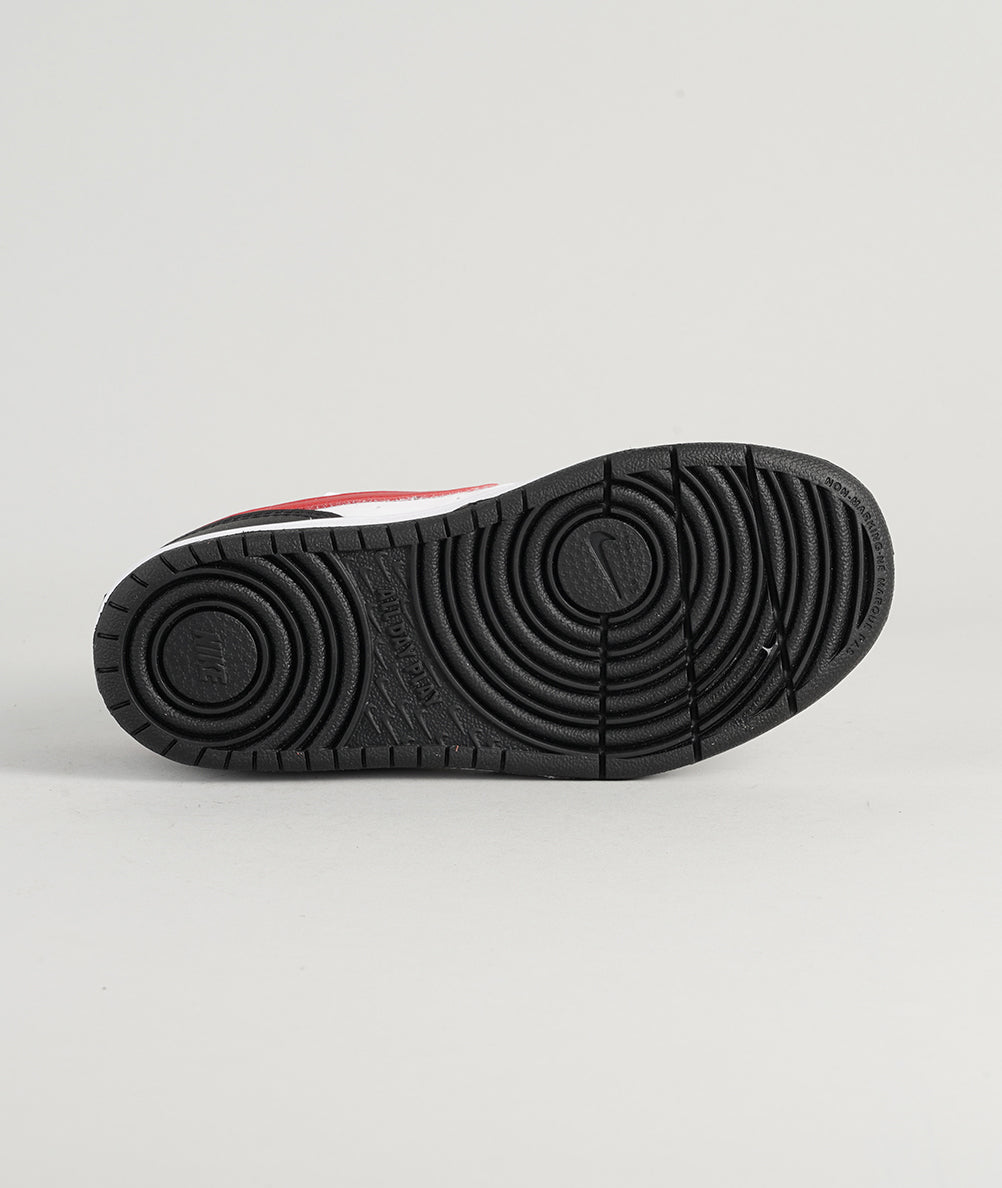 
                  
                    NIKE COURT BOROUGH LOW
                  
                