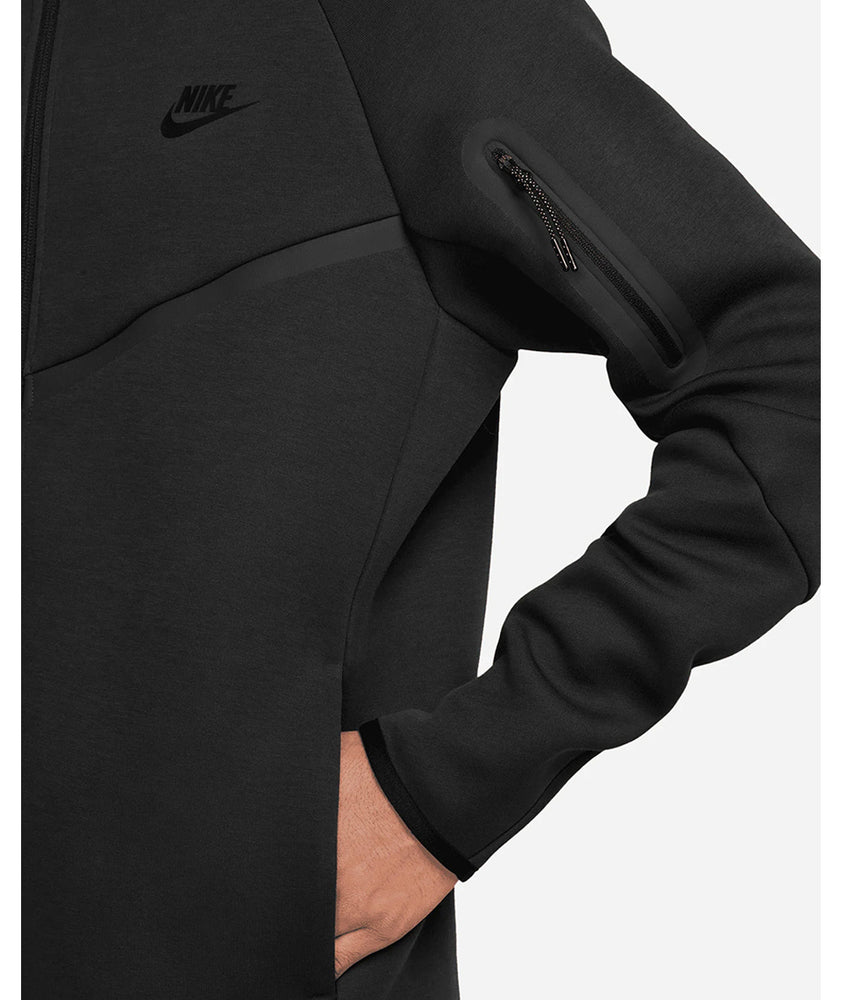 
                  
                    NIKE FELPE TECH FLEECE
                  
                