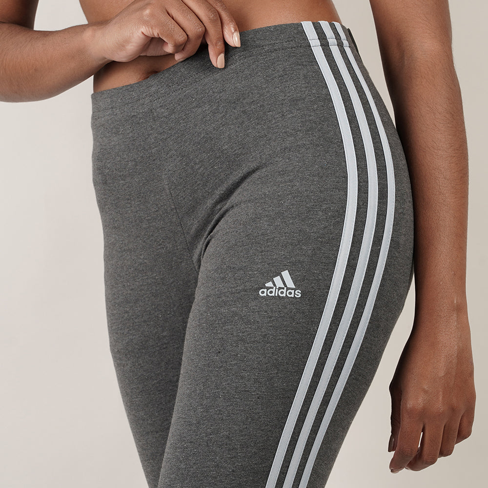
                  
                    ADIDAS Essential
                  
                