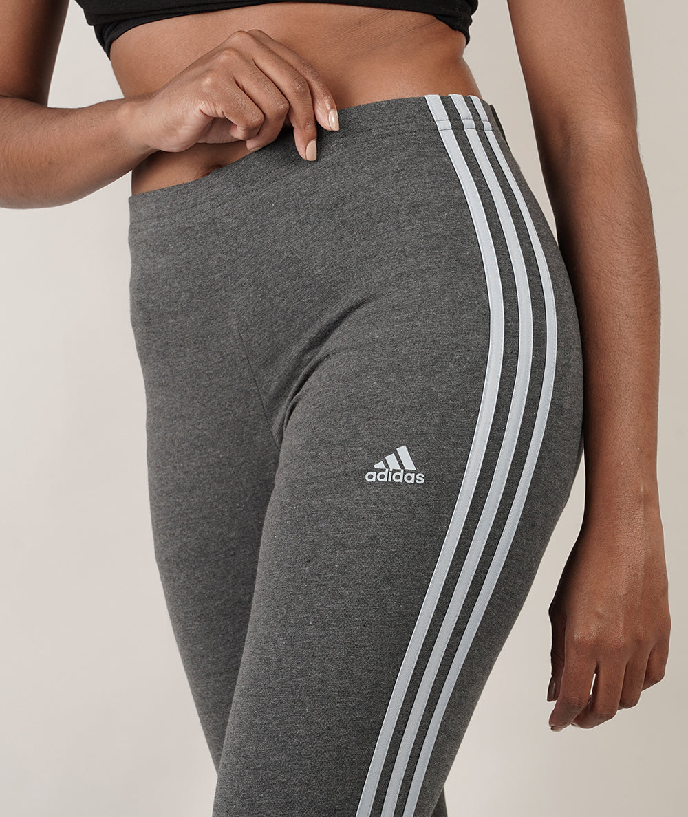 
                  
                    ADIDAS Essential
                  
                