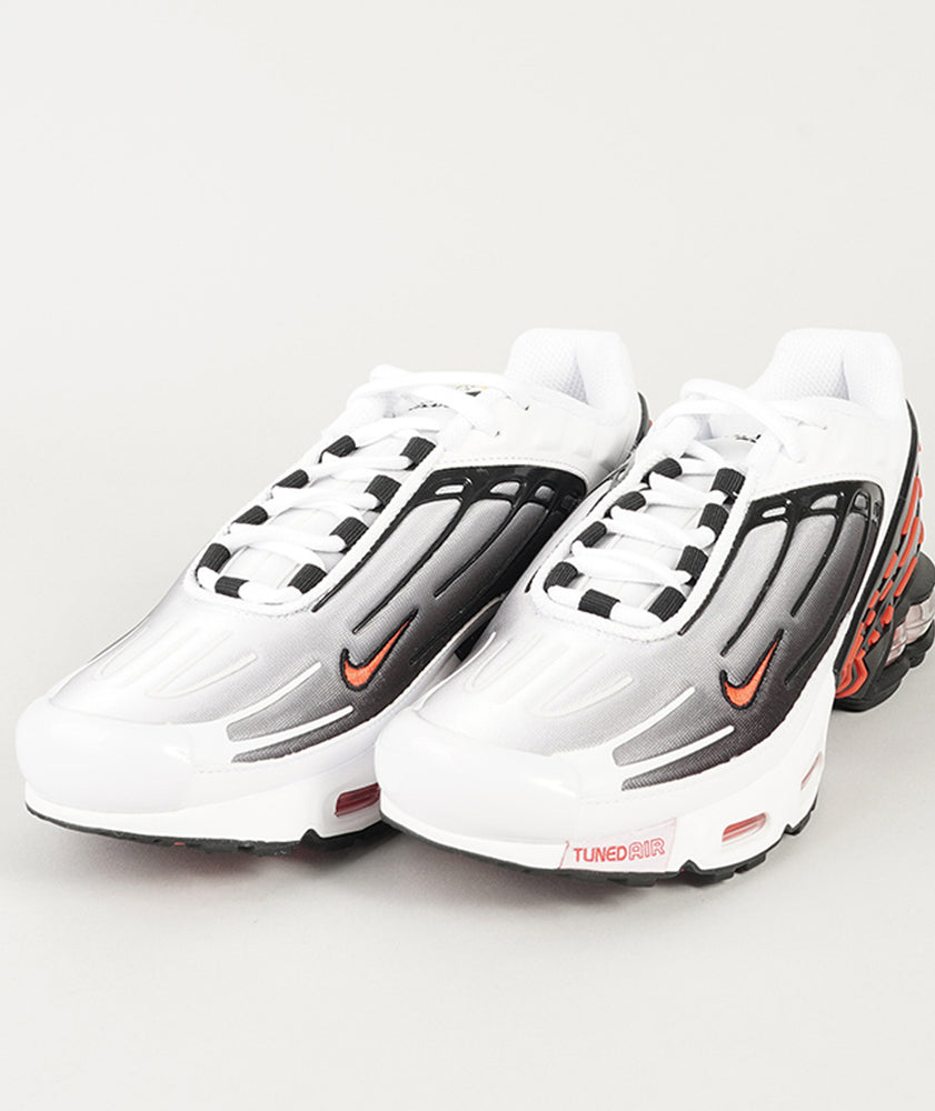 
                  
                    NIKE AIR MAX PLUS III
                  
                