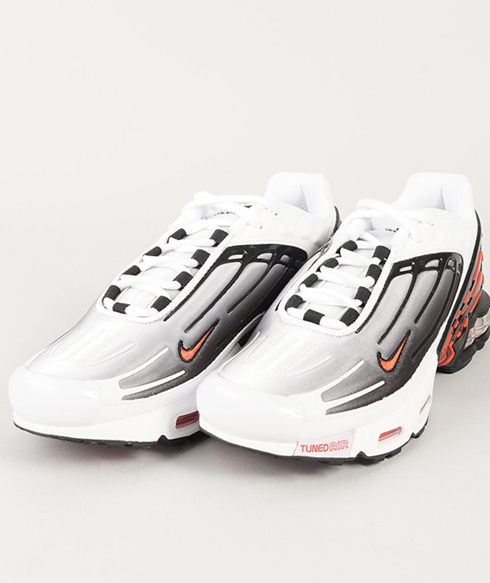 
                  
                    NIKE AIR MAX PLUS III
                  
                