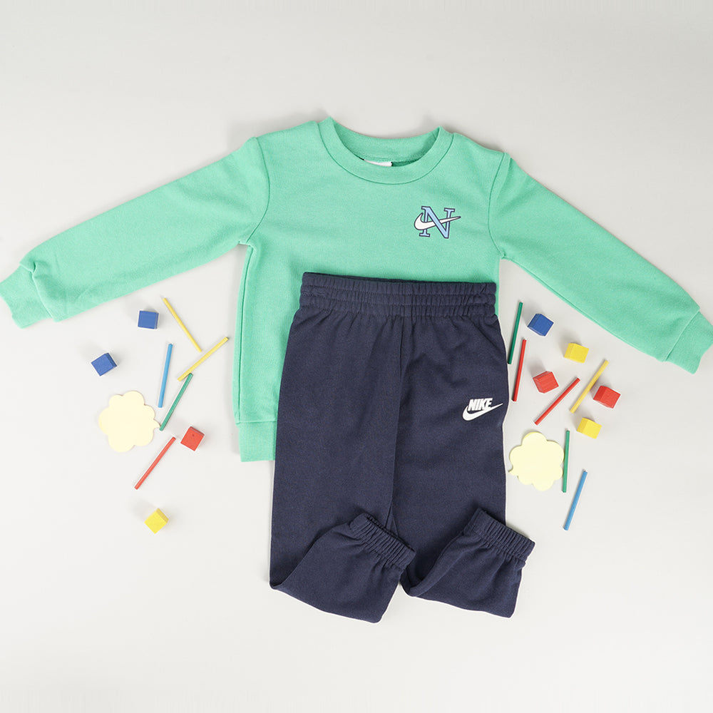 
                  
                    NIKE SWOOSH ESSENTIALS
                  
                