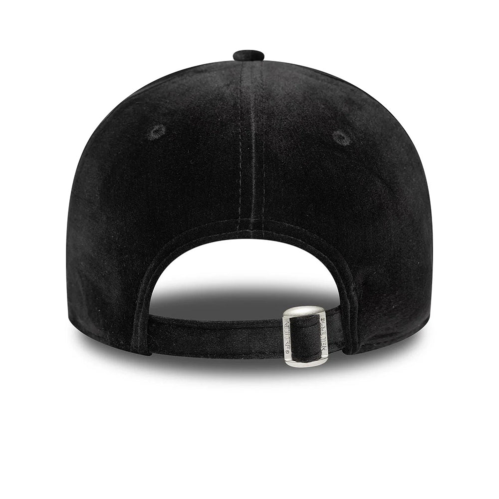 
                  
                    NEW ERA VELOUR
                  
                