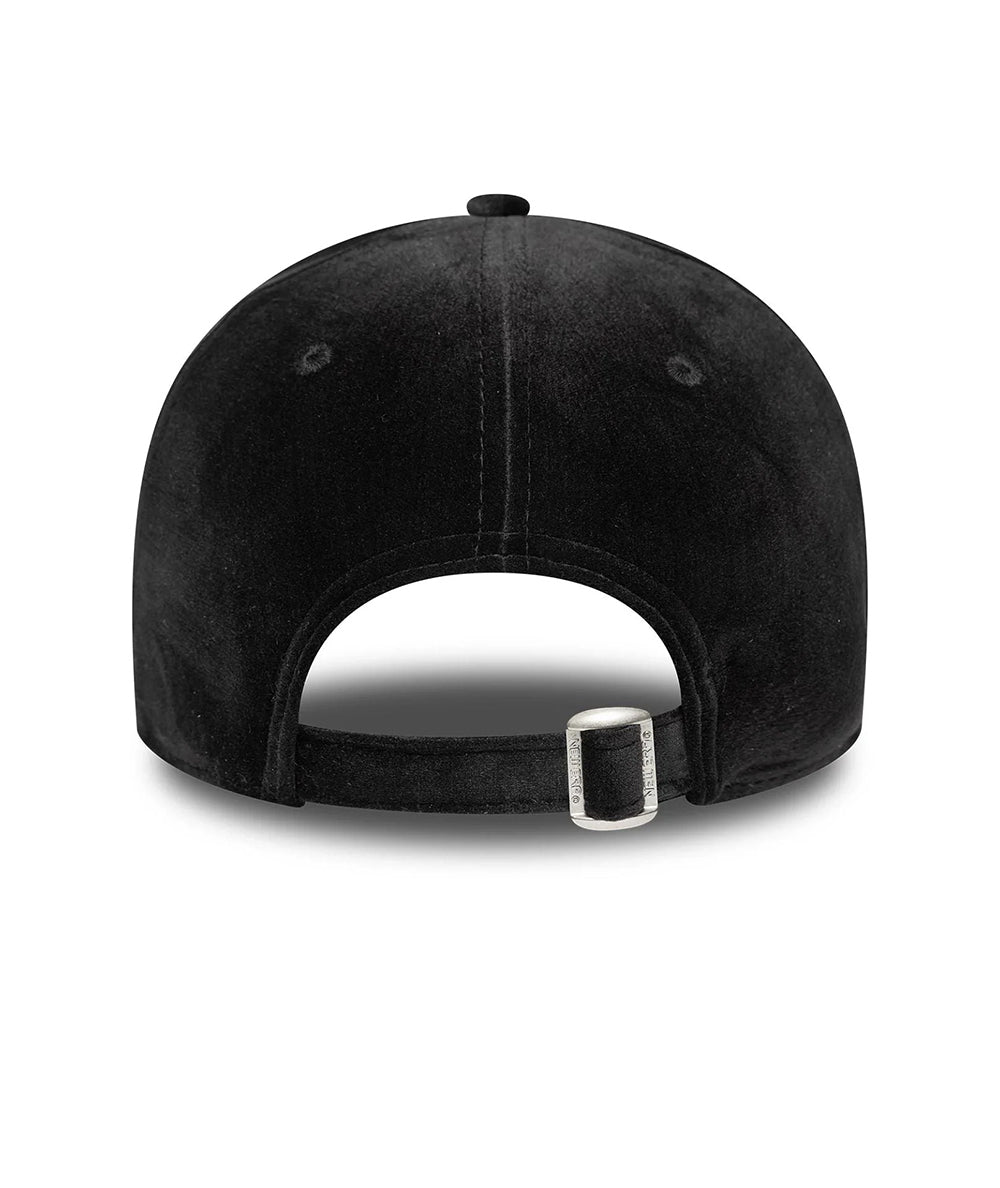 
                  
                    NEW ERA VELOUR
                  
                