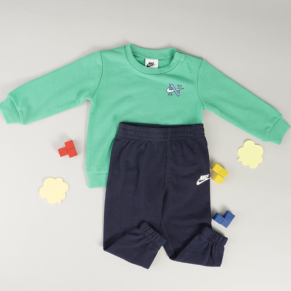 
                  
                    NIKE SWOOSH ESSENTIALS
                  
                